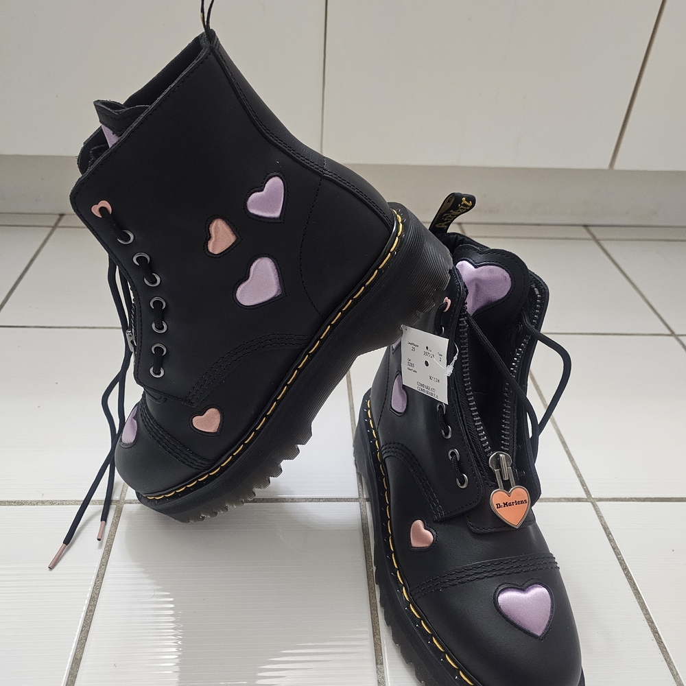 NWT Dr Marten Platform Sinclair Moto Boots Black With Silk Hearts, Sz 11
